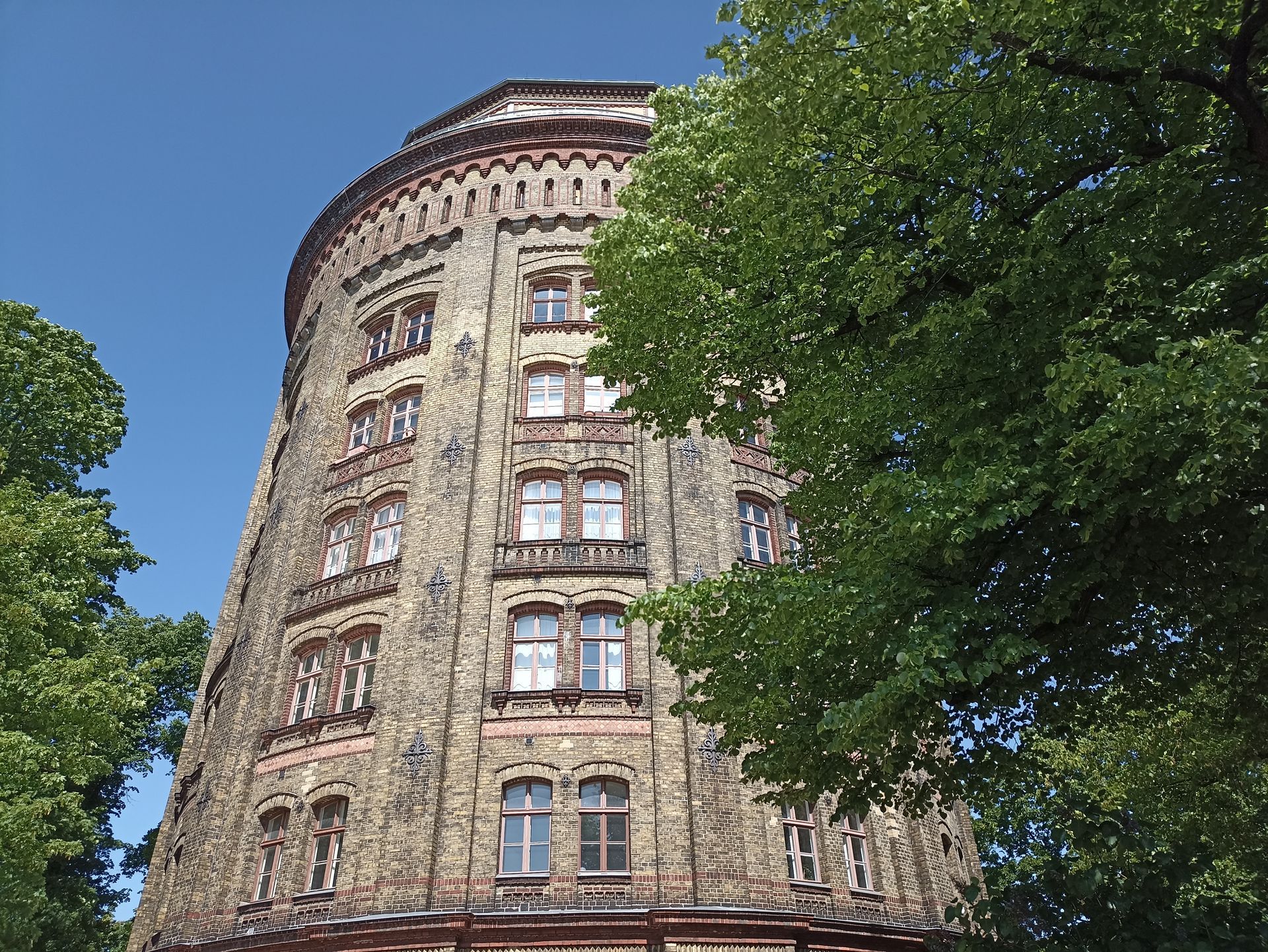 Wasserturn in der Nähe vom Kollwitzplatz in Berlin Prenzlauer Berg