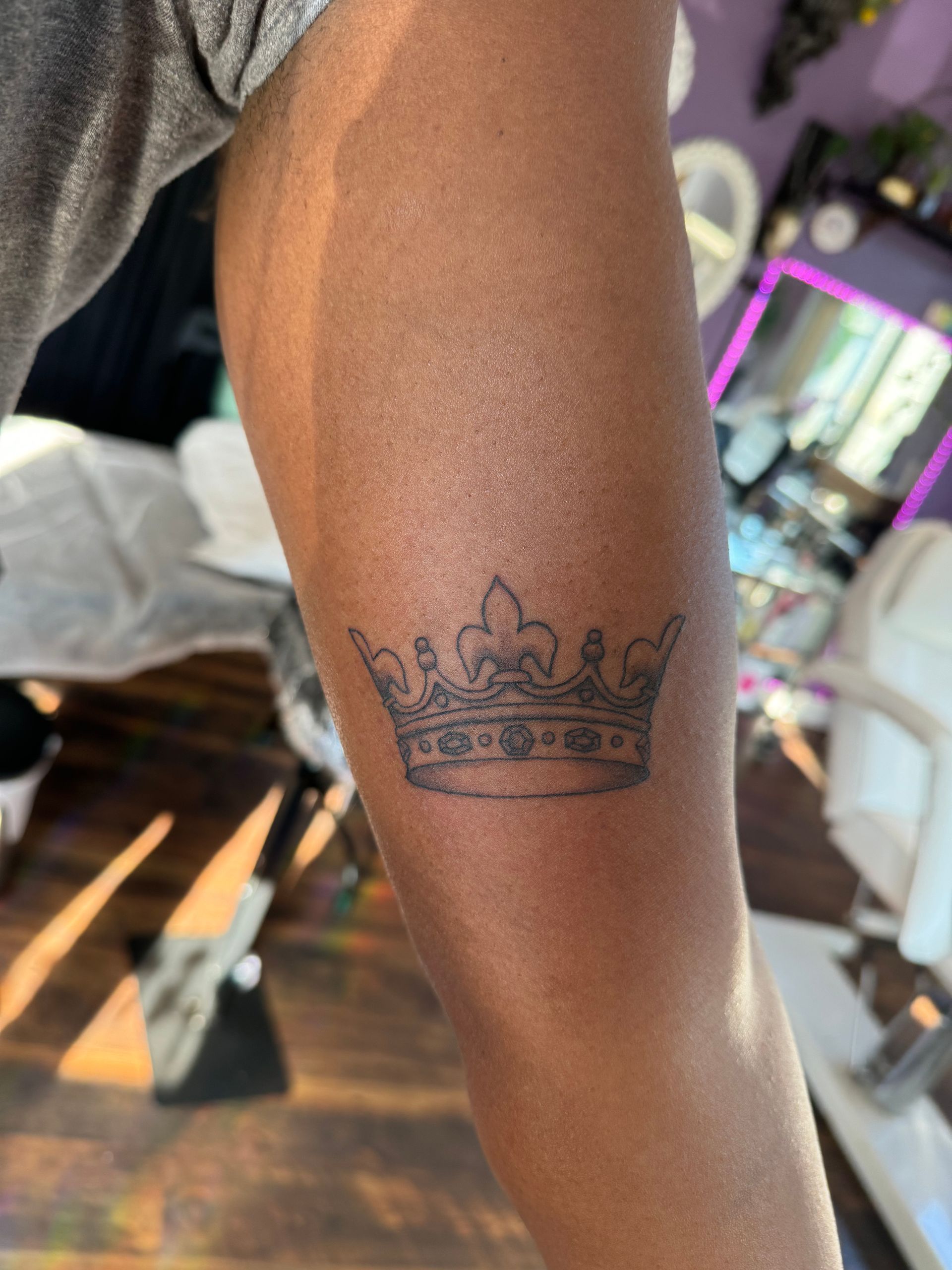 Two women with tattoos are standing next to each other and smiling.