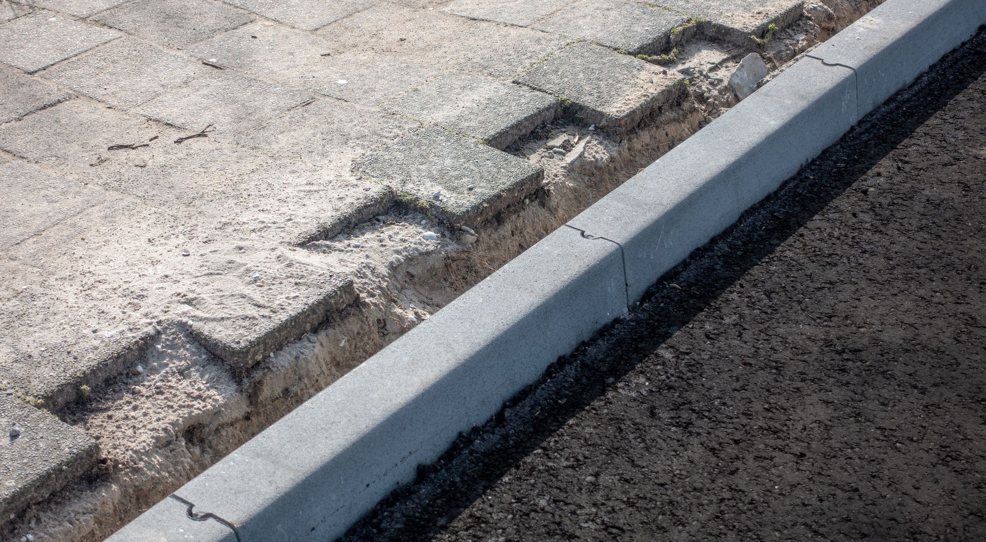 A close up of a curb on the side of a road.