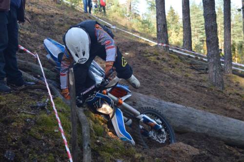 Enduro sports pa Latvijas mežiem