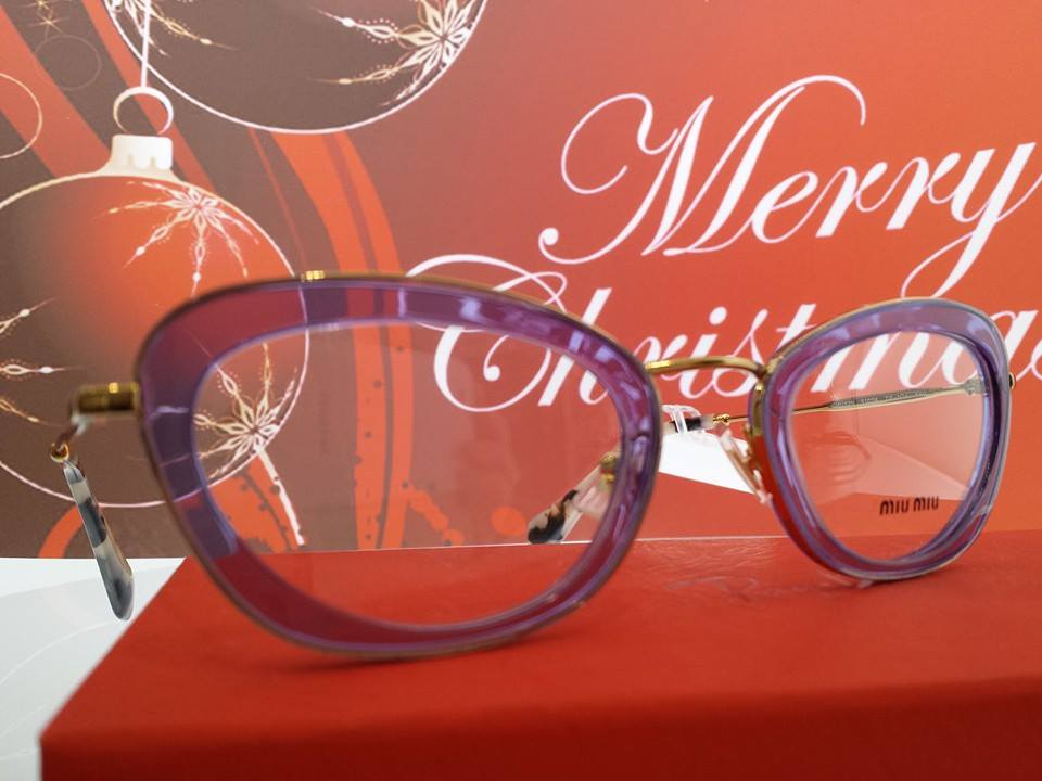 occhiali da vista con montatura di tendenza