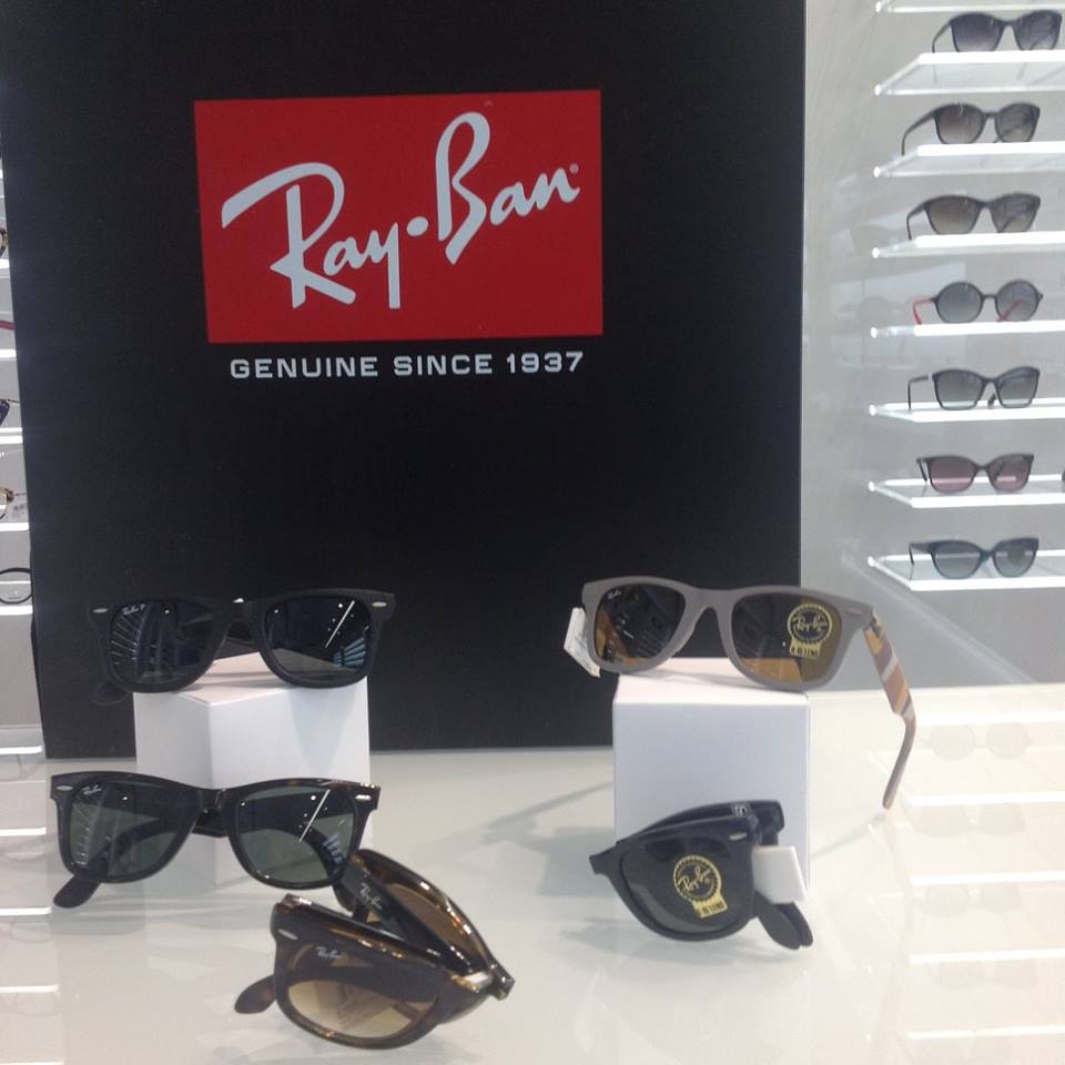 negozio di occhiali da sole Ray-Ban