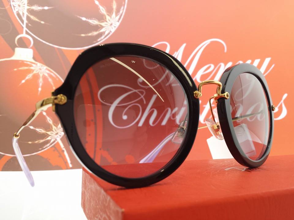 occhiali da sole alla moda