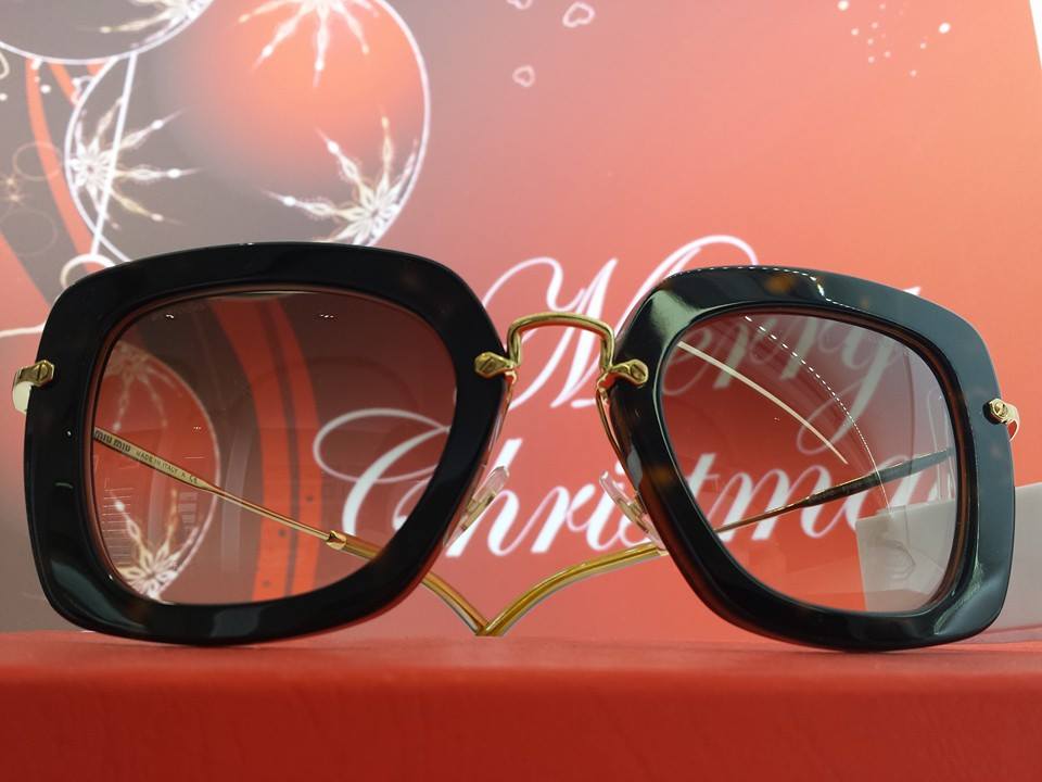 occhiali da sole alla moda