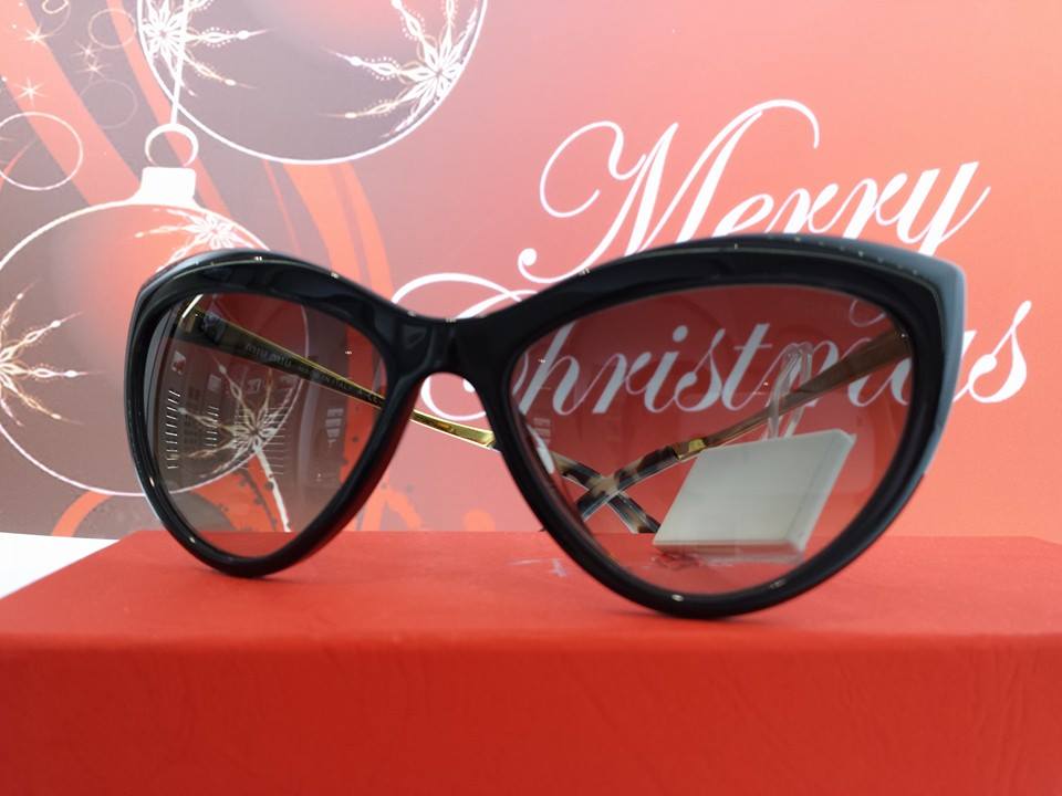 occhiali da sole modello anni Sessanta