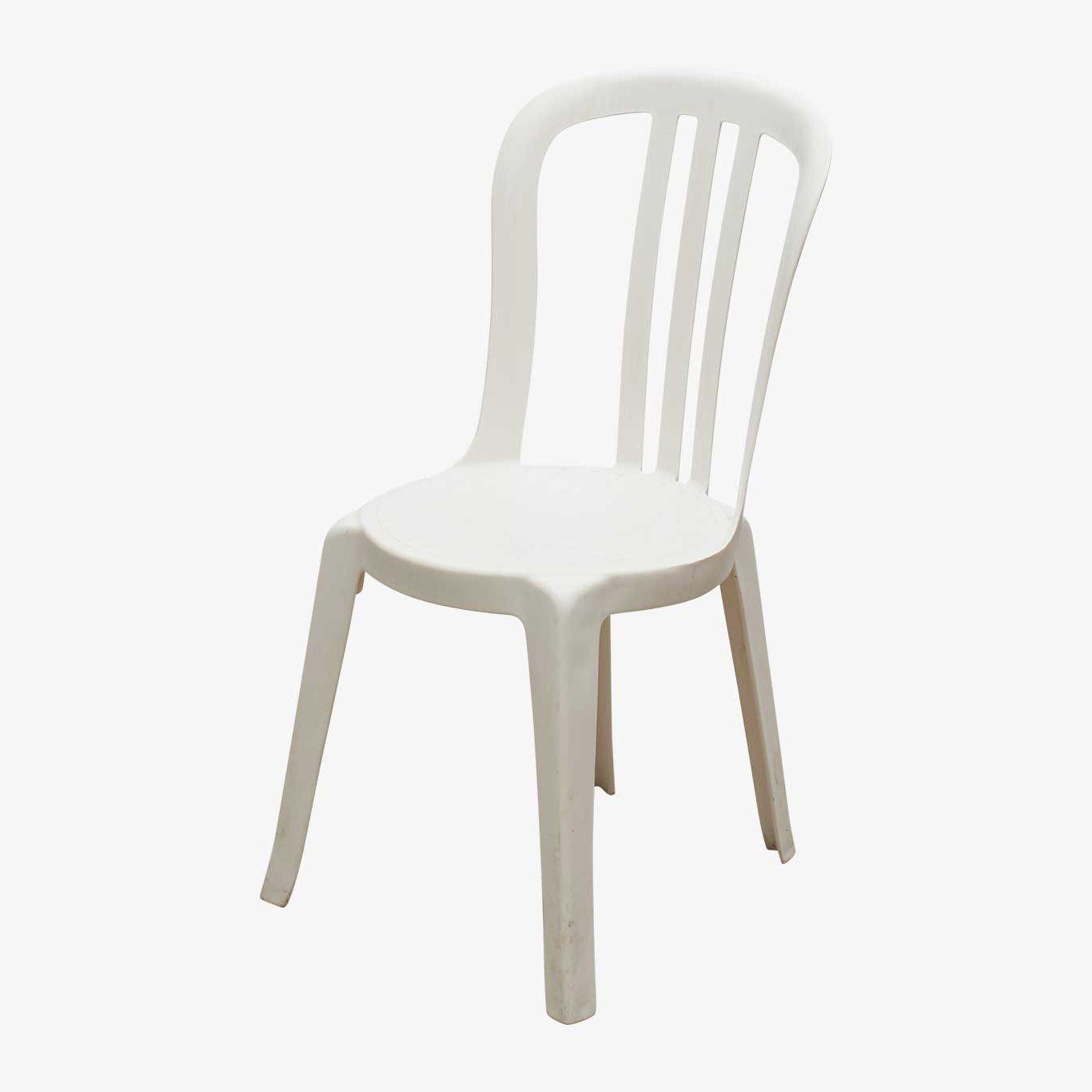 Plaststolar, lämpliga för gräsyta