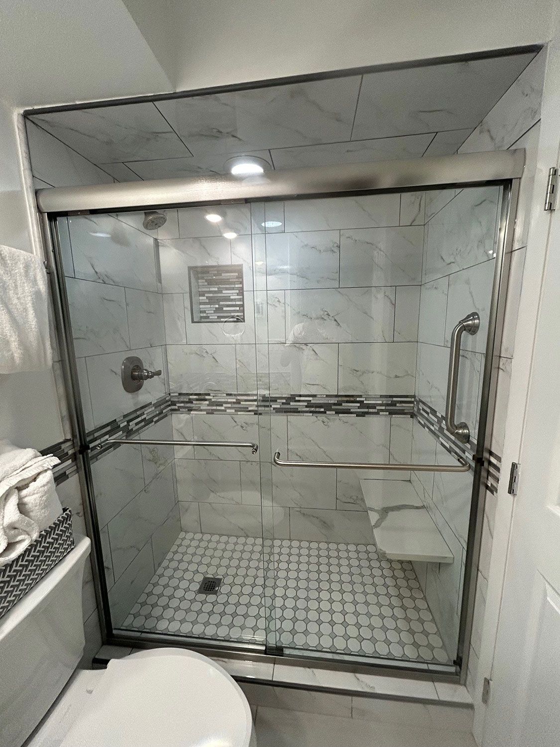 Semi-Frameless shower door 13