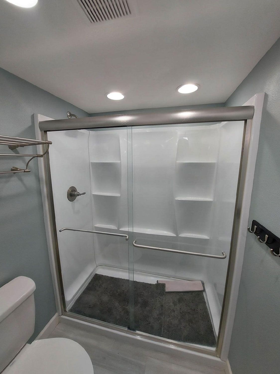 Semi-Frameless shower door 7