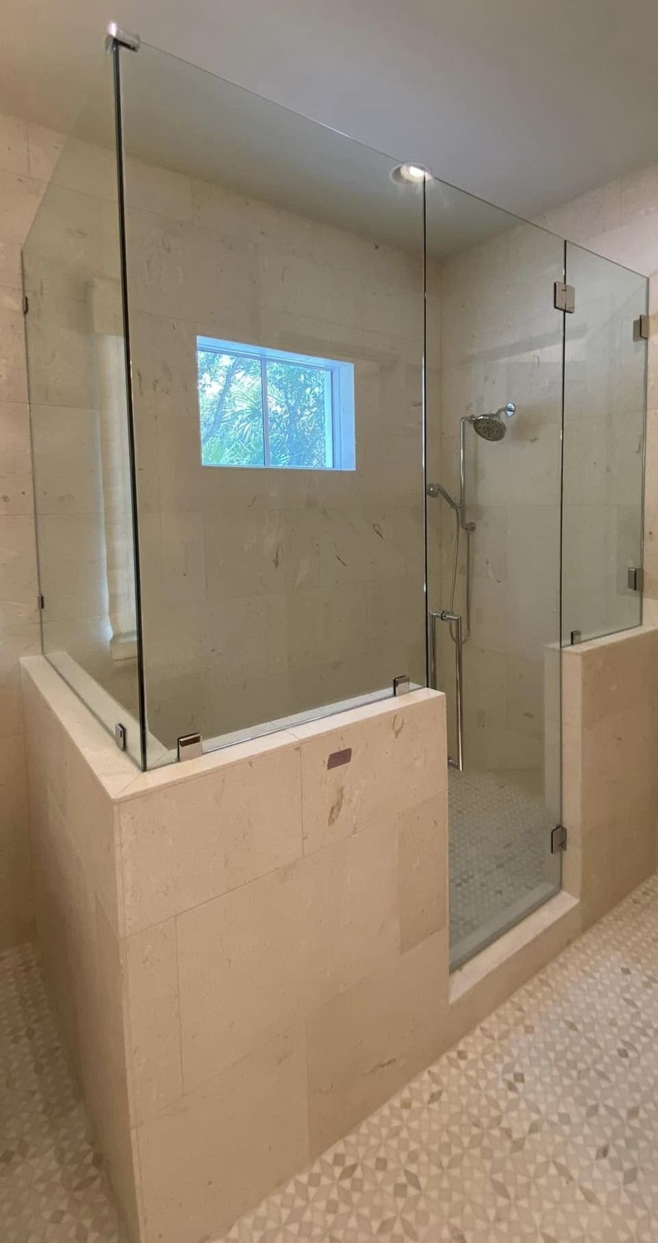 Frameless shower door 90