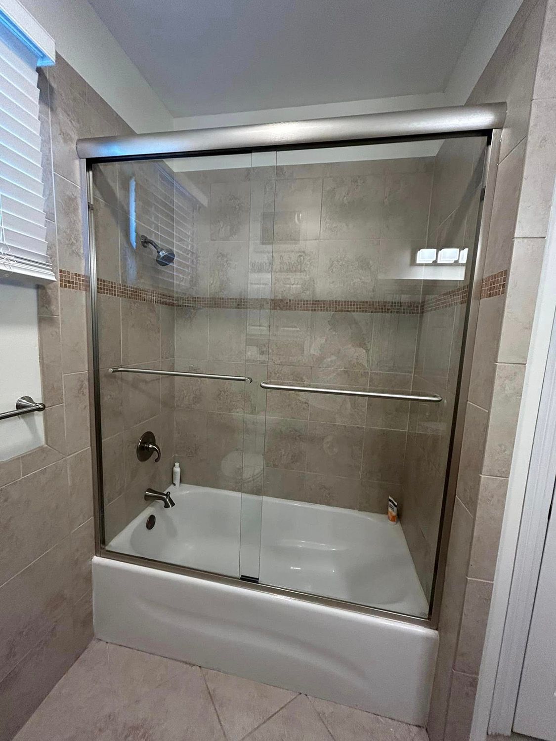 Semi-Frameless shower door 