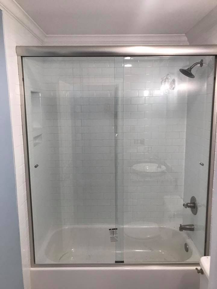 Semi-Frameless shower door 3