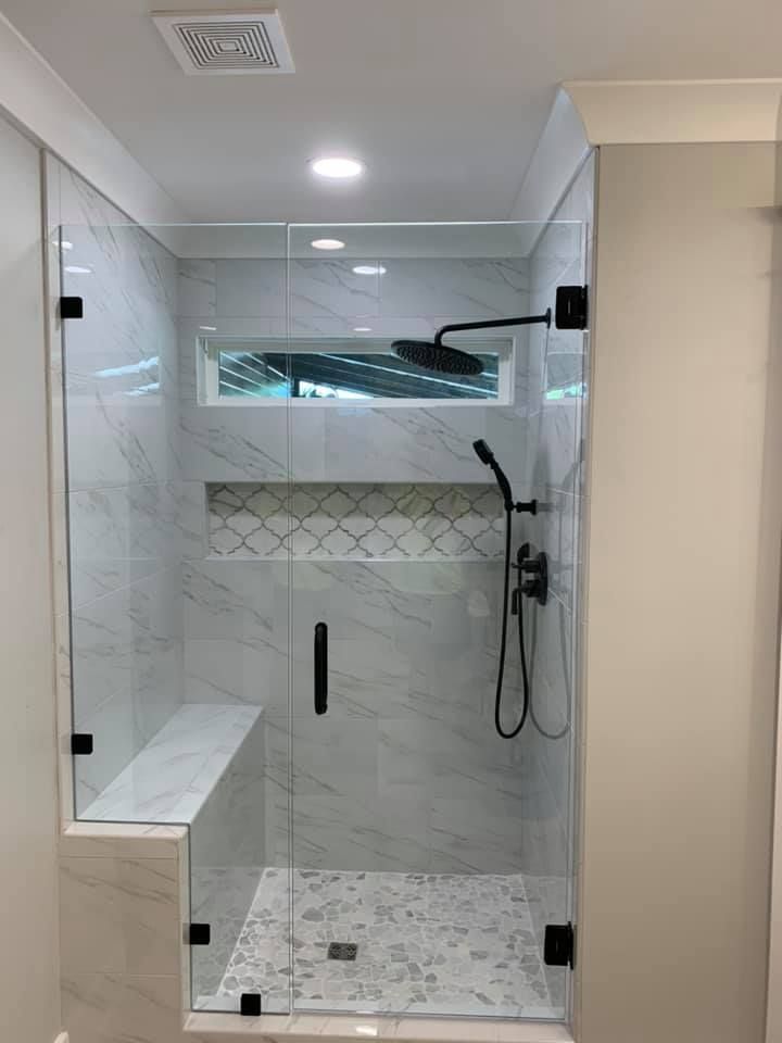 Frameless shower door 5