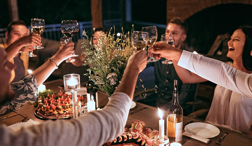 Host magical gatherings with friends and family in your garden cabin—where unforgettable moments come to life. Transform your garden cabin into a welcoming space for entertaining, perfect for dinner parties that bring loved ones together in a cosy, intimate setting.
