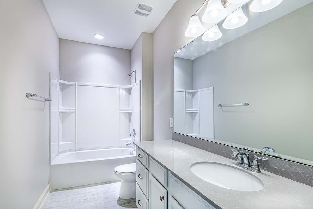 Second bathroom in Water’s Edge Parkview Series featuring updated finishes.