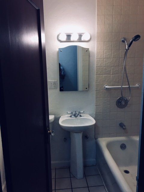 Jack Lan Apt bathroom