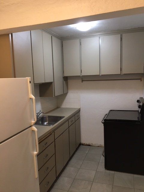 Jack Lan Apt kitchen