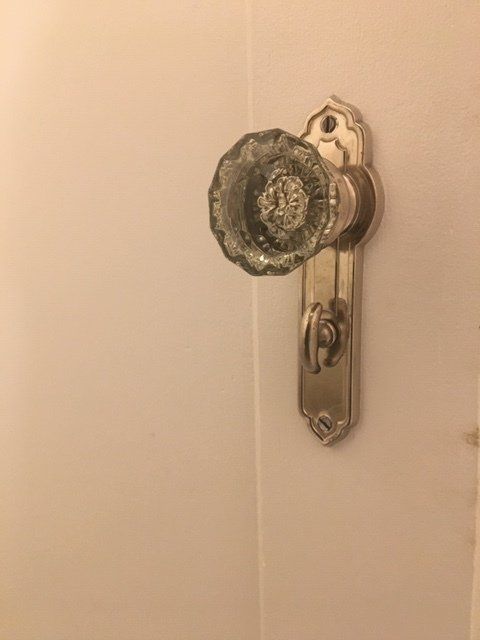 Jack Lan Apt doorknob