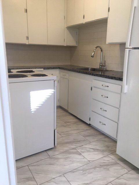 Jack Lan Apt kitchen