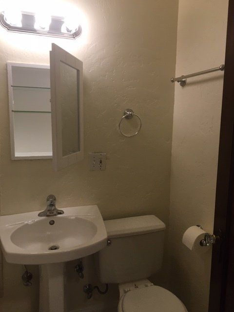 Jack Lan Apt bathroom