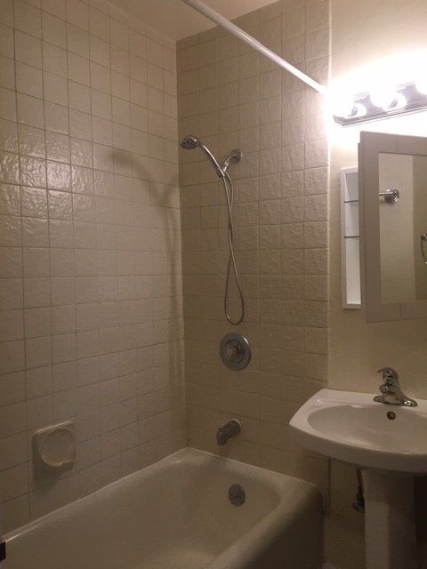 Jack Lan Apt bathroom