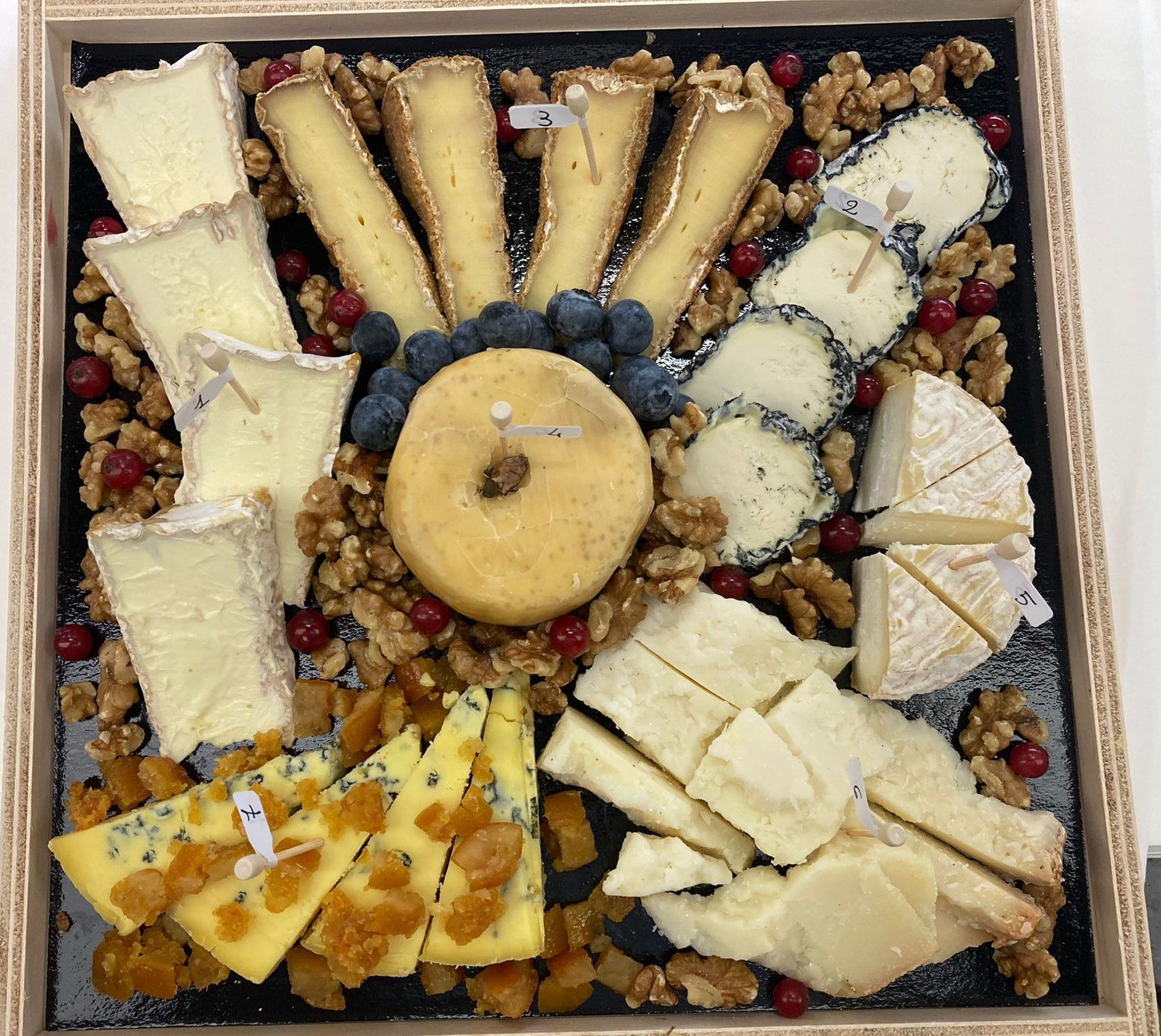 Formaggi e salumi in esposizione