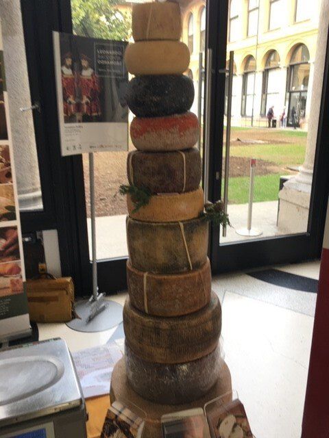 Esposizione forme di formaggio