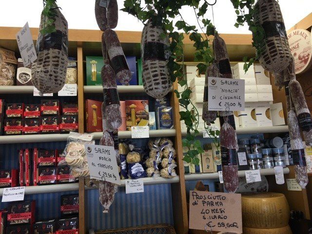 Salumi in vendita