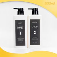 兩瓶白色方形護髮產品，配黑色按壓頭和標籤。