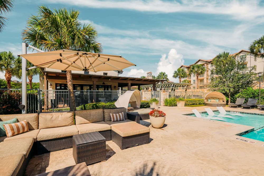 Poolside lounge area at Marquis Cross Mountain in San Antonio, TX.