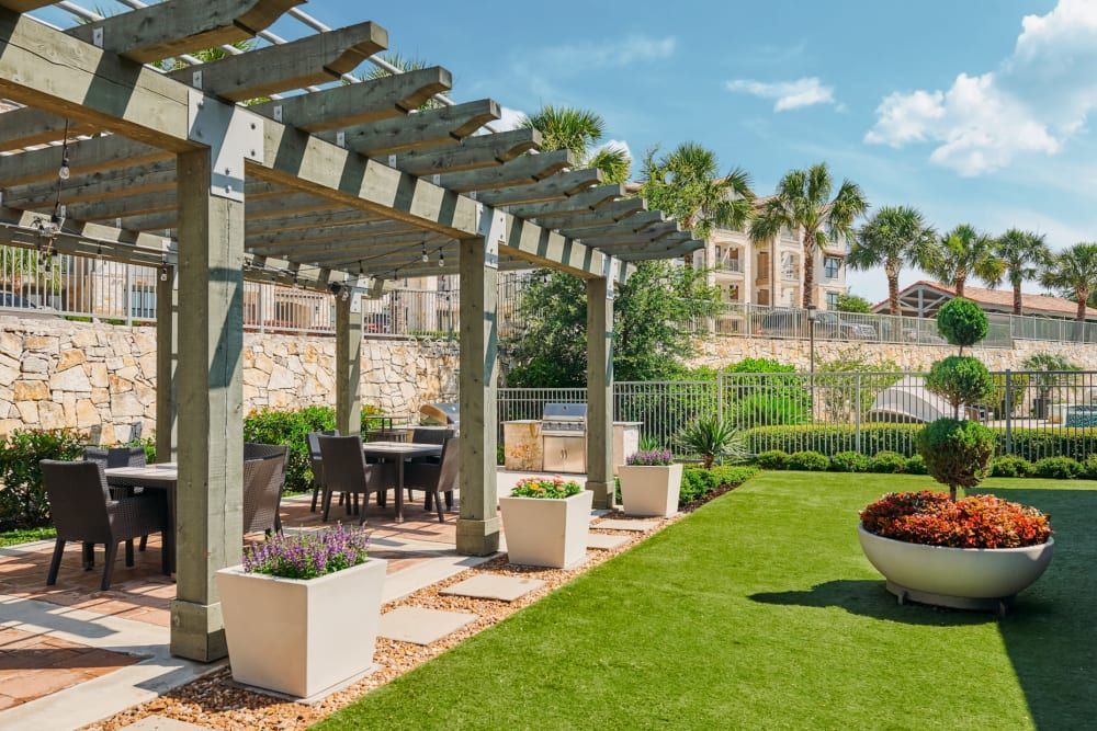 Outdoor seating area at Marquis Cross Mountain in San Antonio, TX.