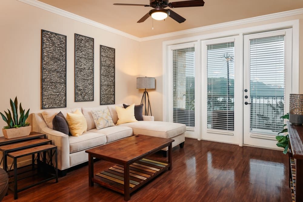 Living room at Marquis Cross Mountain in San Antonio, TX.