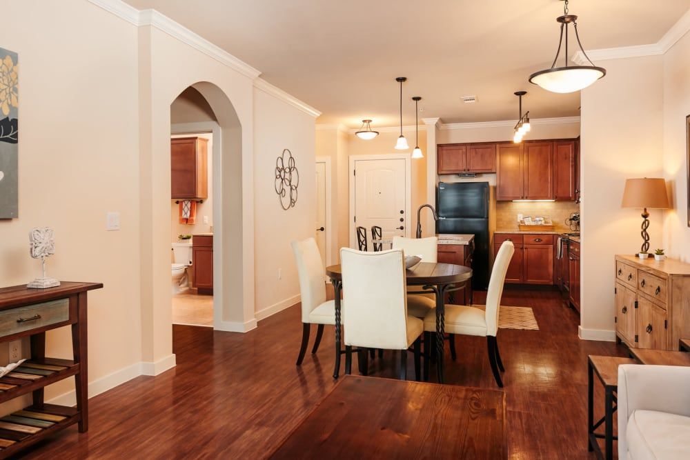 Dining area at Marquis Cross Mountain in San Antonio, TX.