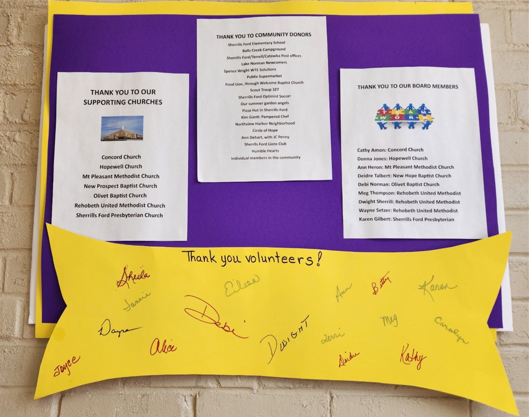 A bulletin board that says thank you volunteers on it