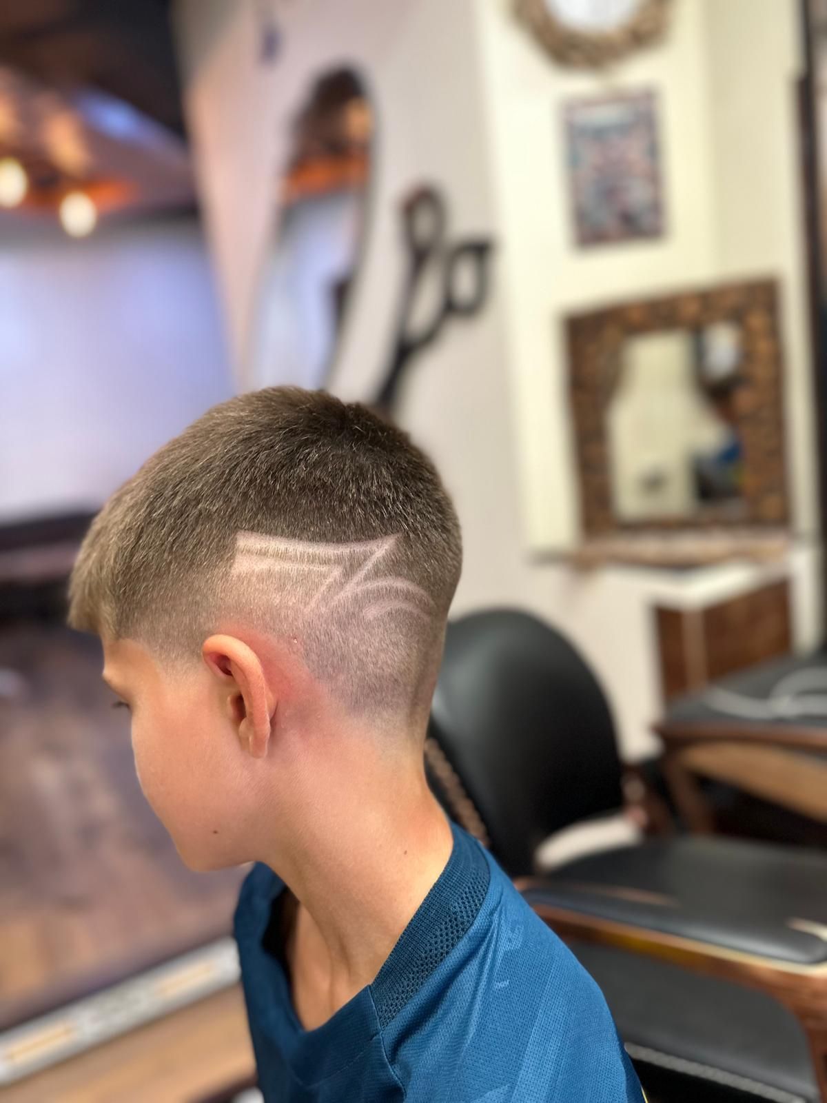 taglio uomo e bambino