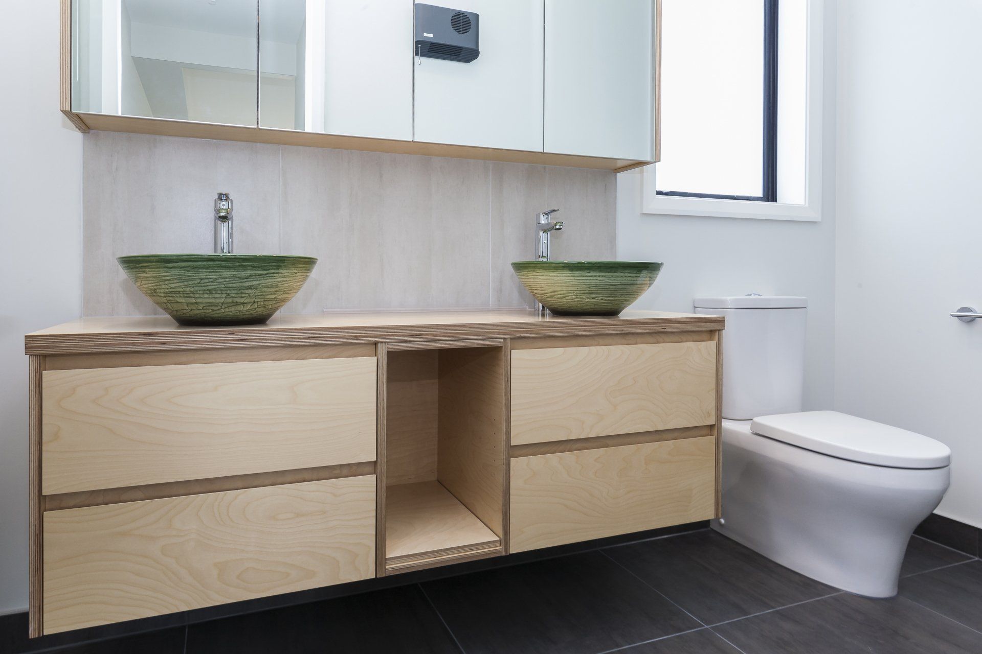 A bathroom with two sinks and a toilet.