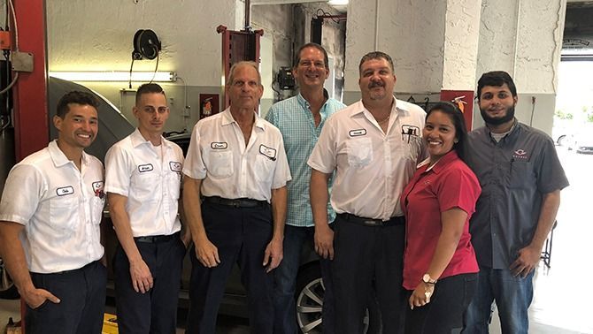 Team Photo | Gold Wing Motors