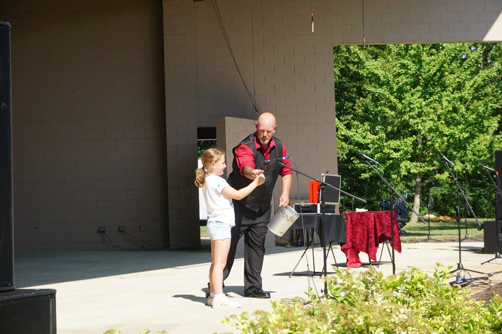Corporate magic entertainer Matt Redlaw performing outside
