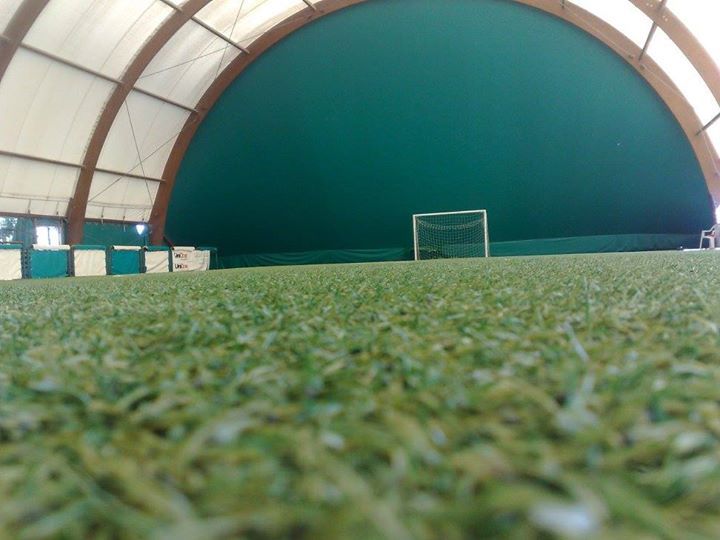 campo di calcetto vista erba