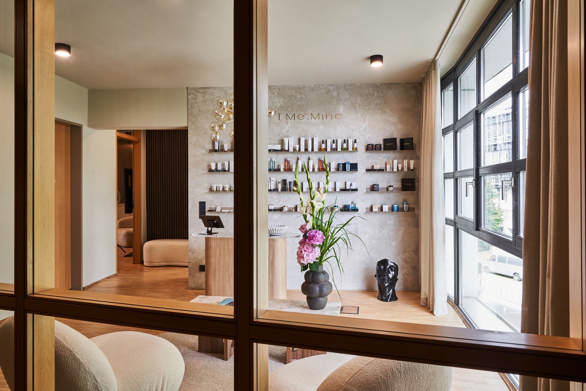 Praxis Empfangsbereich
I ME MINE Ästhetische Therapie. Home