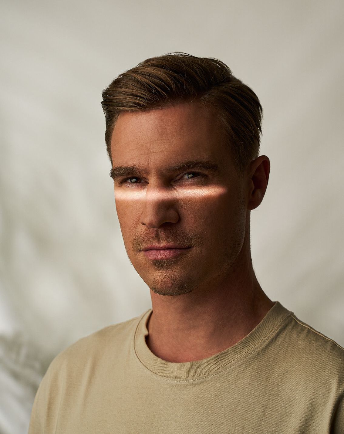 Nahaufnahme einer Frau mit Flecken auf ihrem Gesicht. Hyaluron