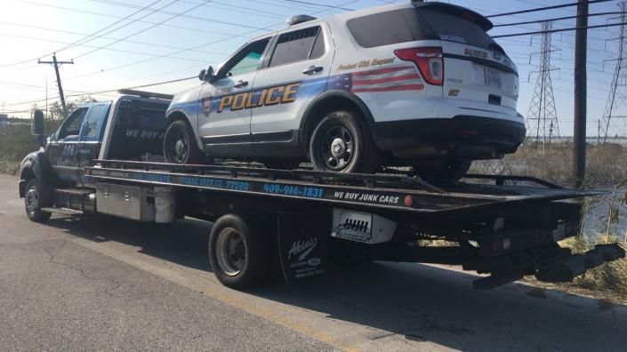 suv on tow truck