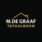 Logo voor M. De Graaf Totaalbouw, met een gouden omtrek van het huis en witte tekst op een zwarte achtergrond.