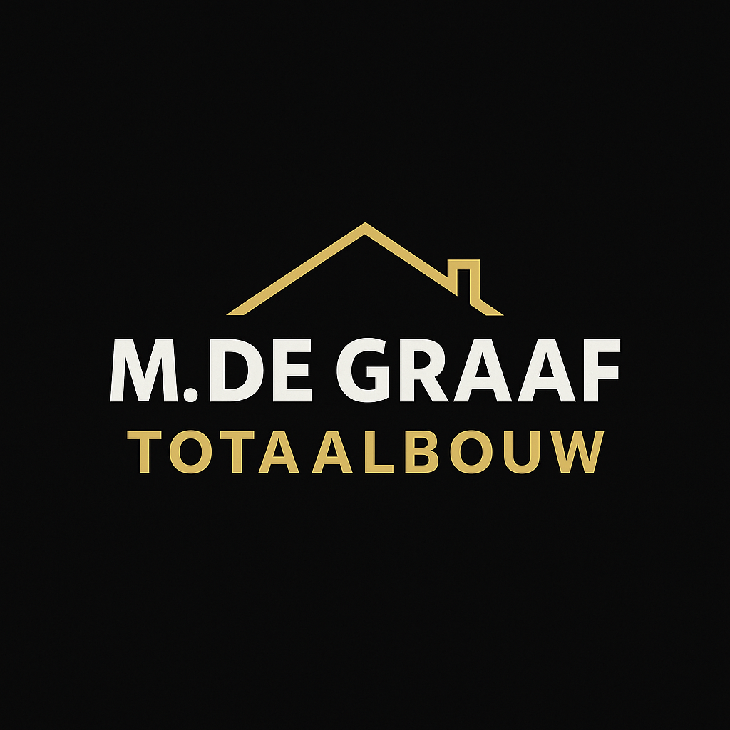 Logo voor M. De Graaf Totaalbouw, met een gouden omtrek van het huis en witte tekst op een zwarte achtergrond.