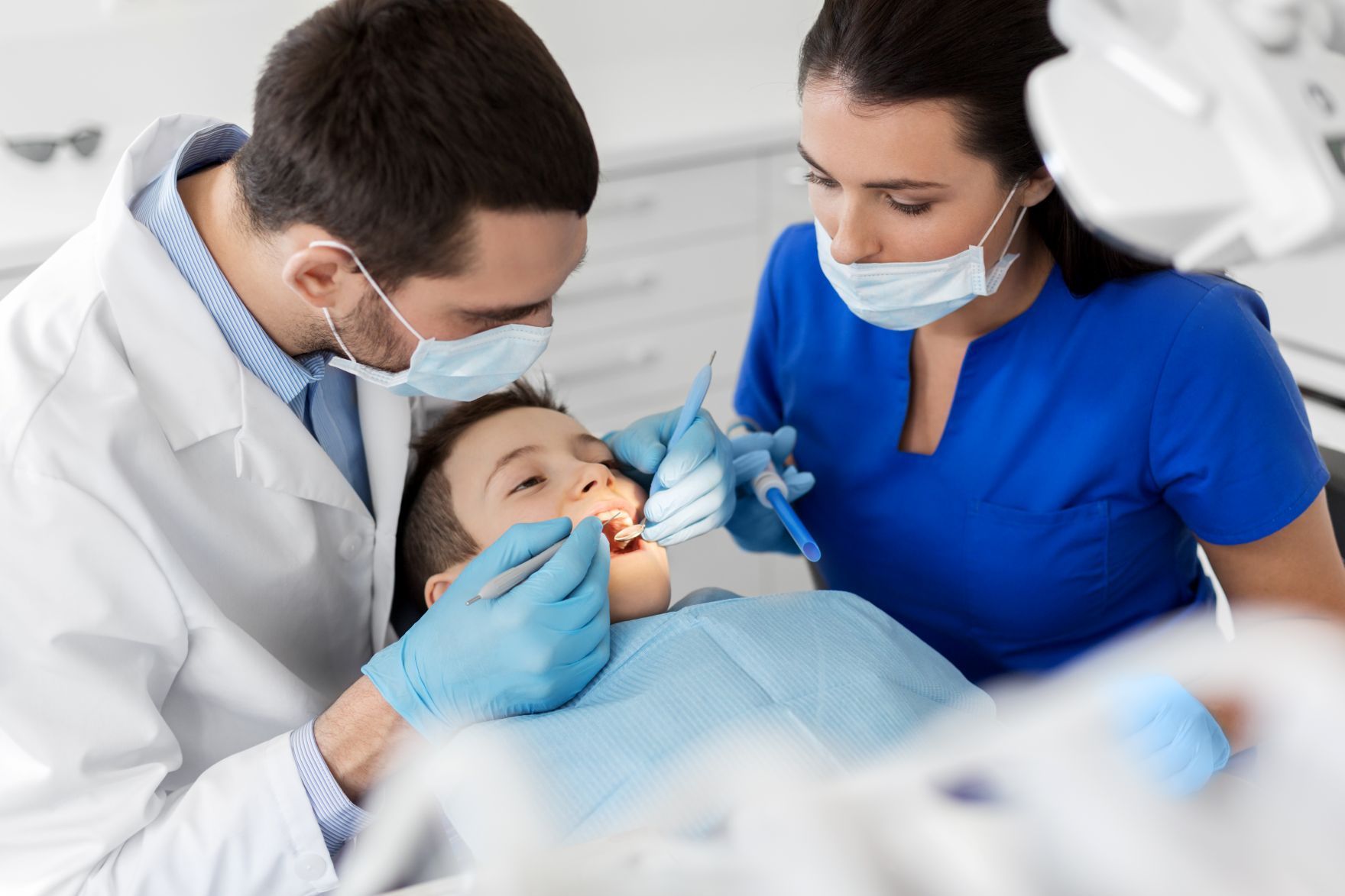 Learn how to handle common children’s dental emergencies.