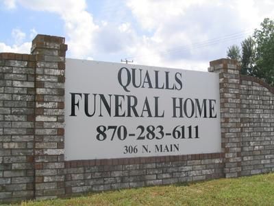 Qualls Funeral Home signage in Cave City, AR