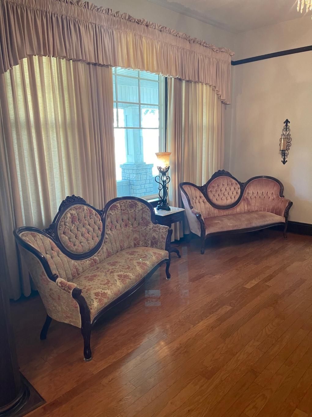 Qualls-Batesville Funeral Service seating area Batesville, AR