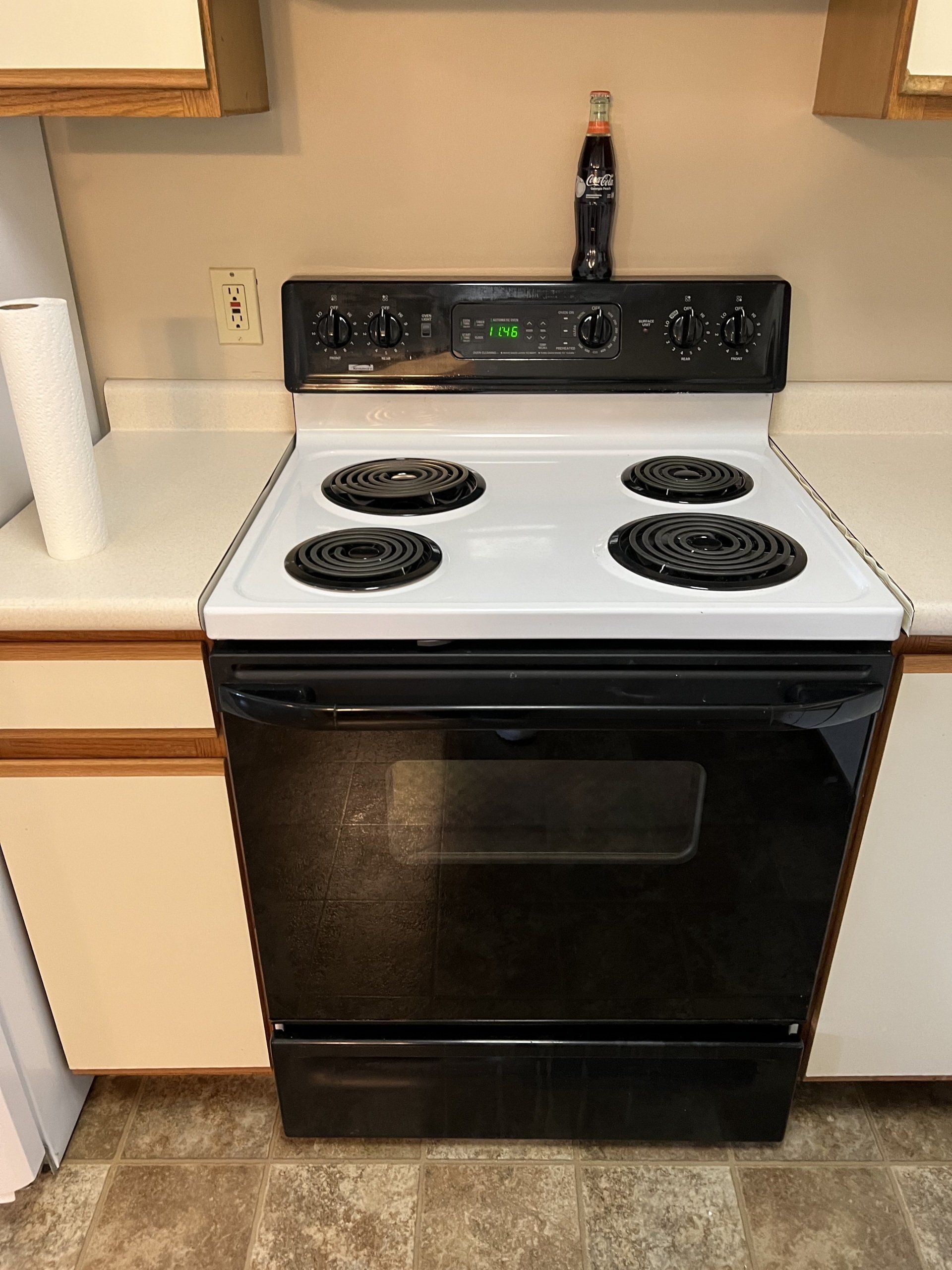 8c Church St. - kitchen with electric stove