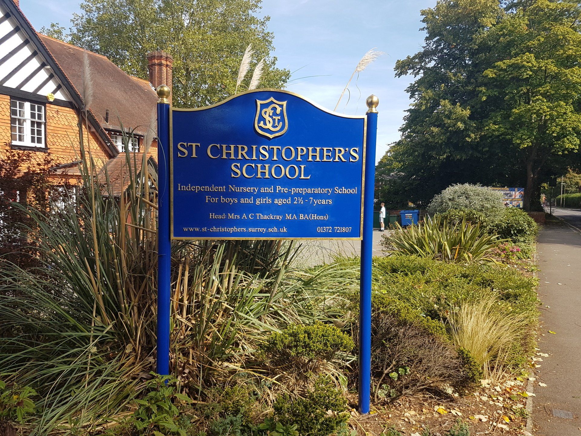 Traditional signwriting