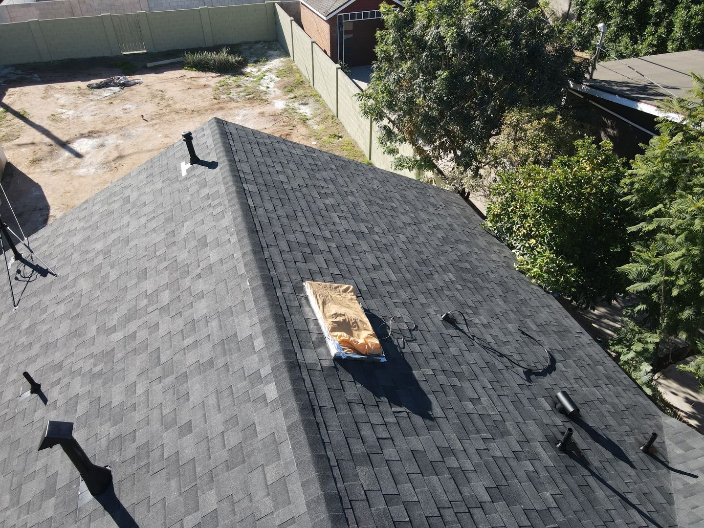 A wooden fence is sitting on top of a lush green field.