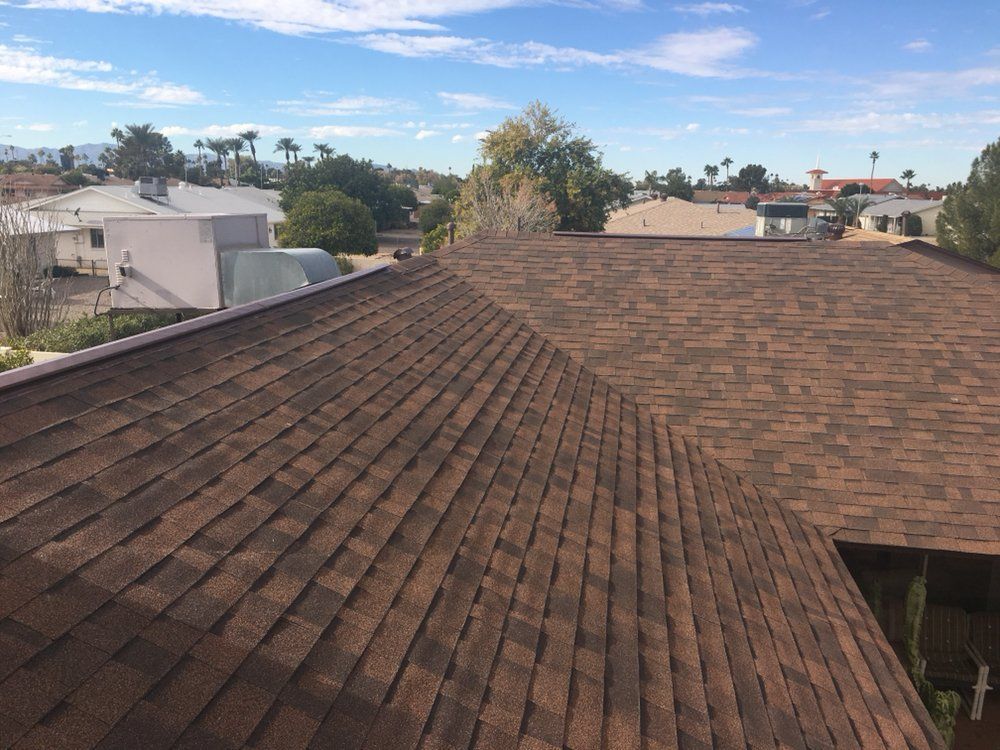 A wooden fence is sitting in the middle of a grassy field.